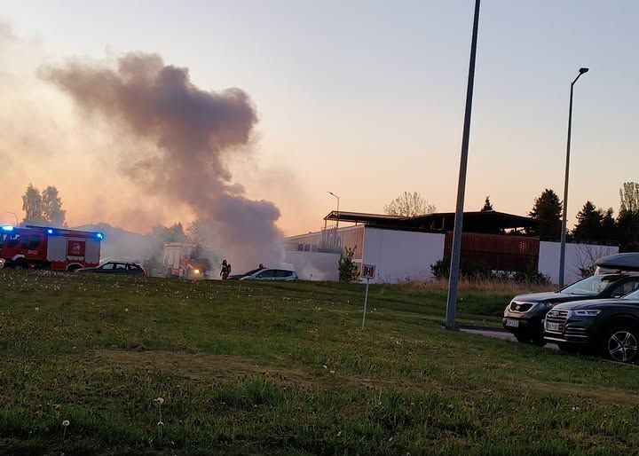 Pożar samochodu na osiedlu Zawiszów [FOTO]