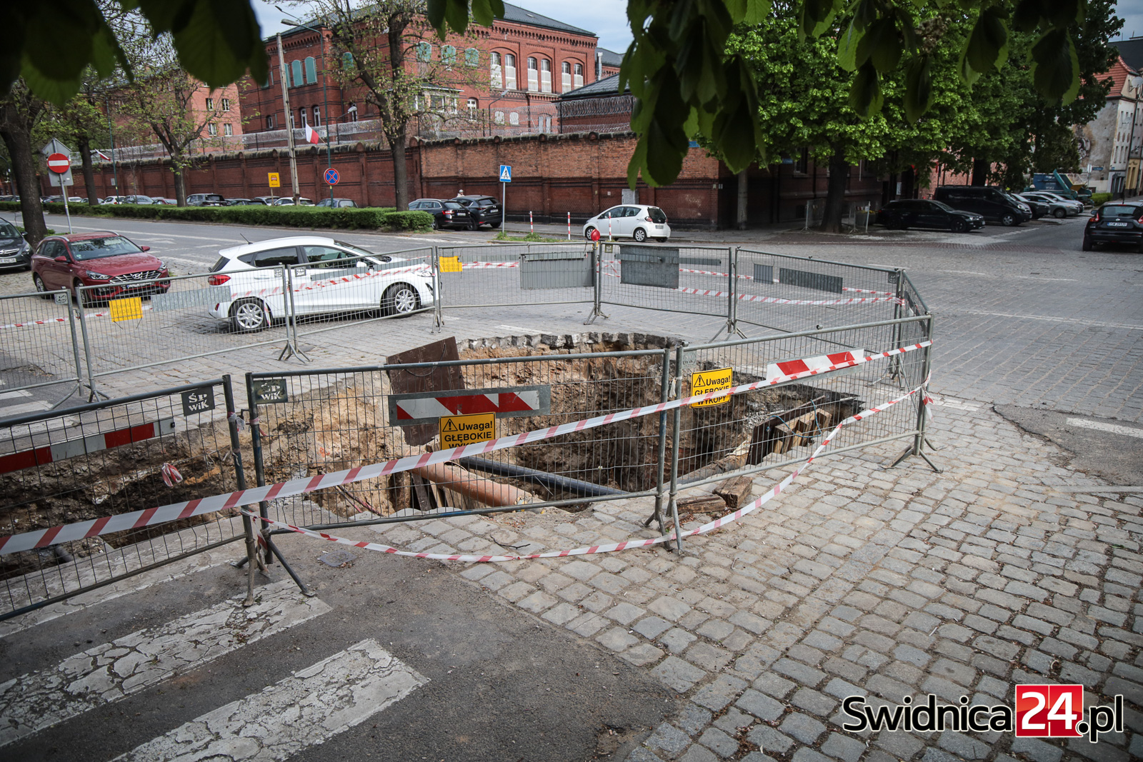 Wymieniają stuletni wodociąg. Jeszcze w tym roku ruszy przebudowa Alei Niepodległości [FOTO]