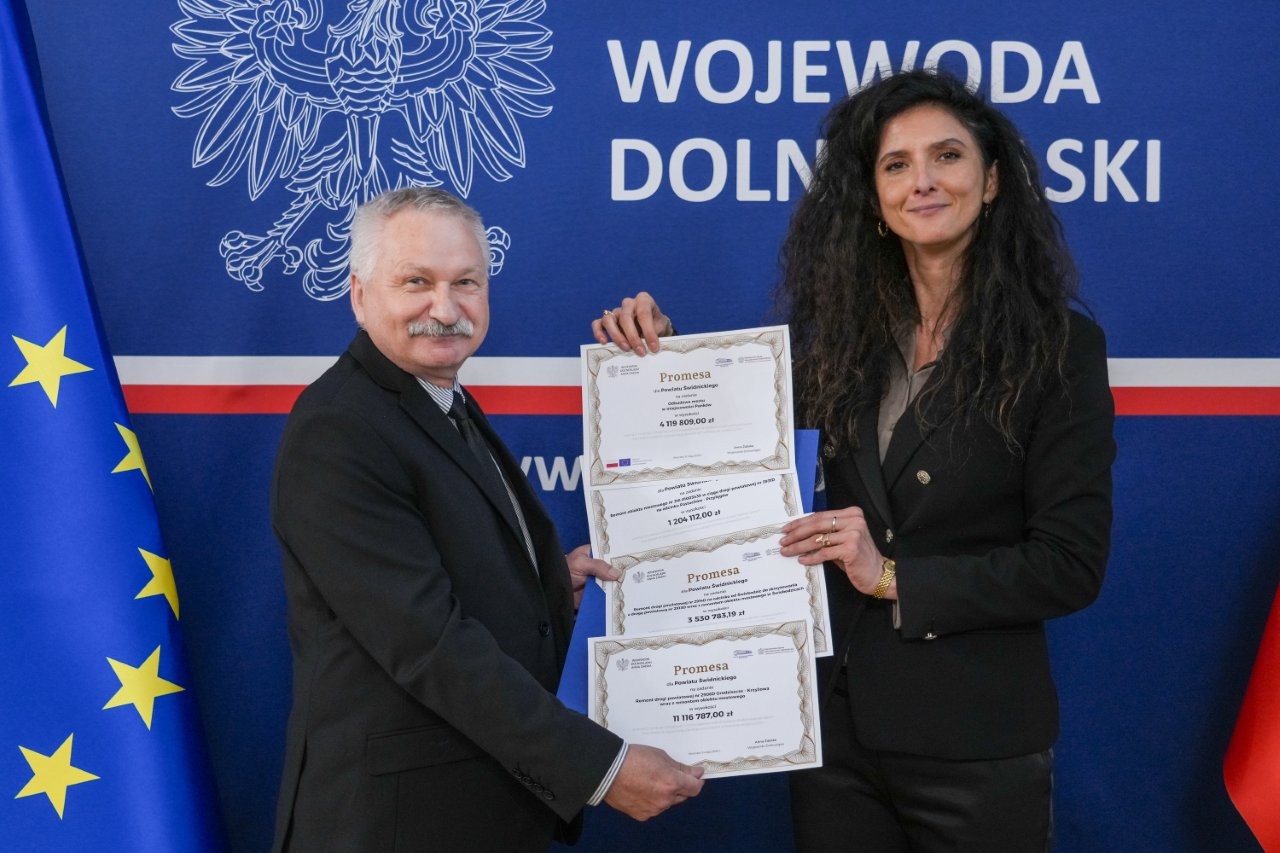 Promesy na 20 milionów złotych. Środki pozwolą remontować drogi powiatowe