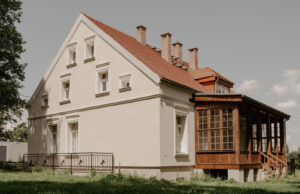 Fundacja „Krzyżowa” otwiera zmodernizowany Dom na Wzgórzu