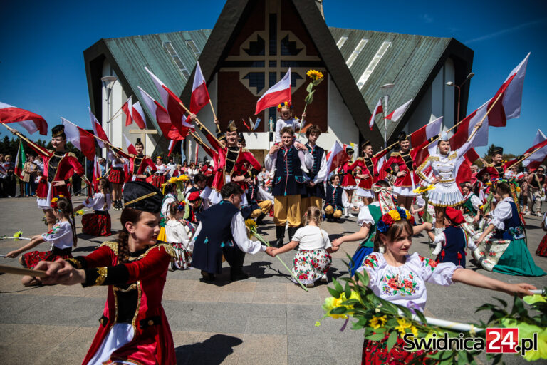 Barwne i radosne obchody Święta Konstytucji Trzeciego Maja. „Patrzmy na to, co nas łączy” [FOTO/VIDEO]