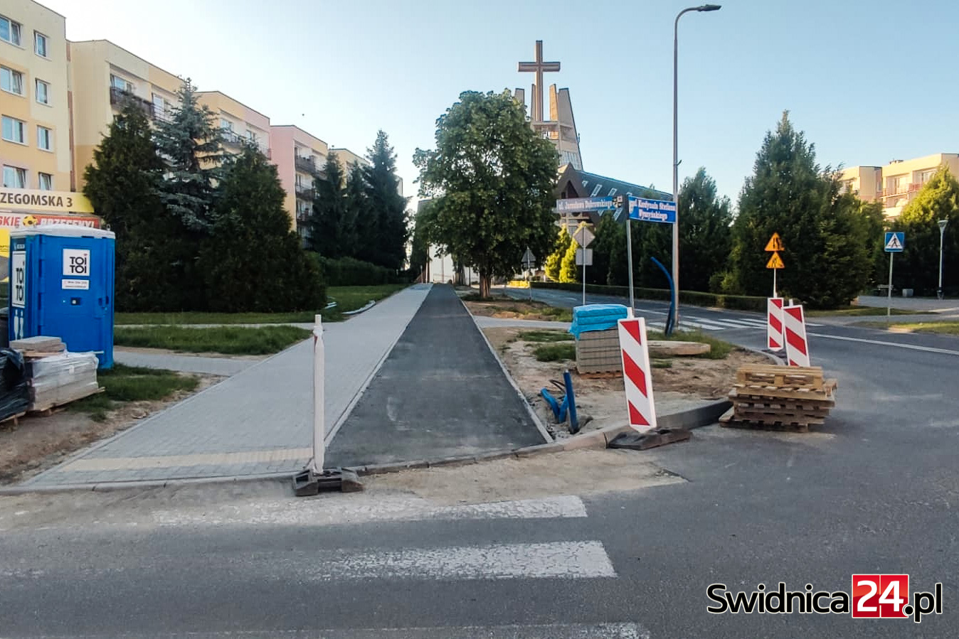 Budują nową ścieżkę łączącą Osiedle Młodych z centrum. Pierwszy odcinek już gotowy [FOTO]