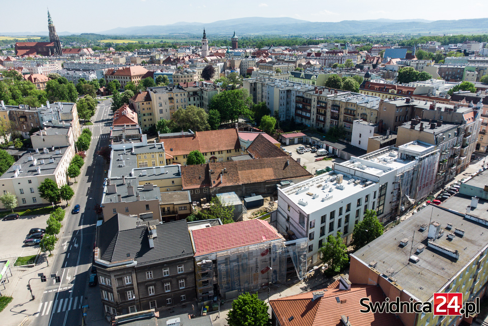 Trwa mieszkaniowa inwestycja przy ulicy Bolka Świdnickiego. Kto może się starać o lokal? Gdzie złożyć wniosek? [FOTO]