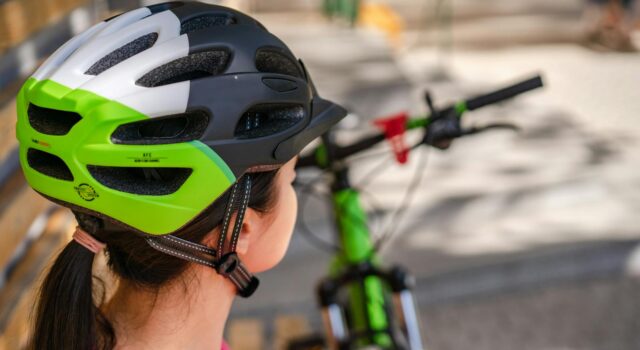 kask rowerowy iliustracyjne