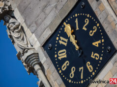W ten weekend zmieniamy czas na zimowy. Pośpimy o godzinę dłużej