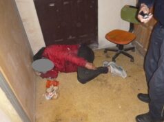 Bezdomni na wiadukcie i klatce schodowej, ranna dziewczynka. Interwencje straży miejskiej