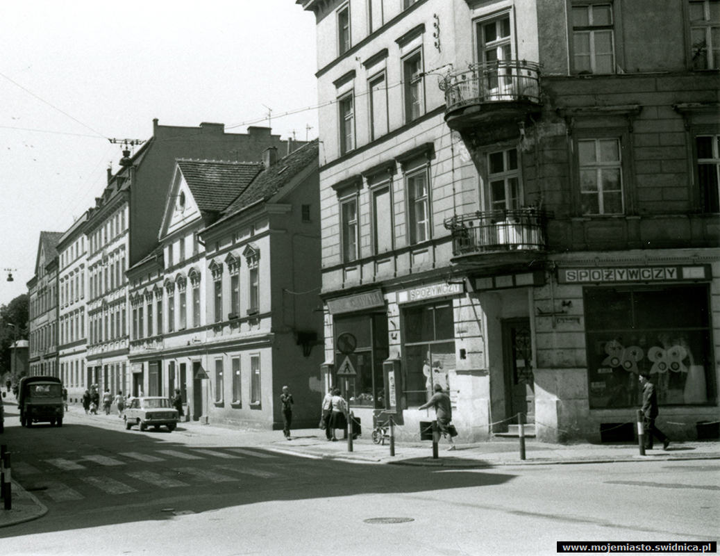 Świdnica wczoraj i dziś. Ulica Wałbrzyska