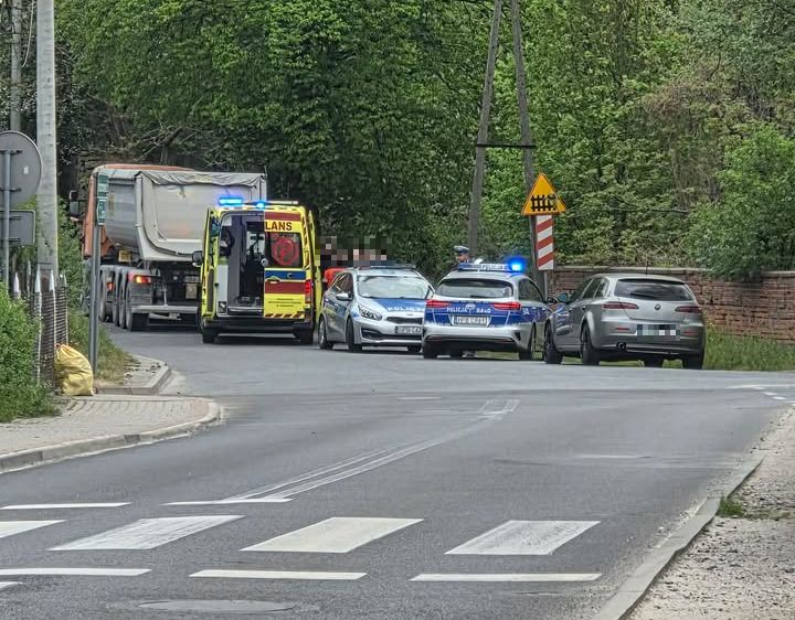 Zderzenie ciężarówki z motocyklem w Mrowinach