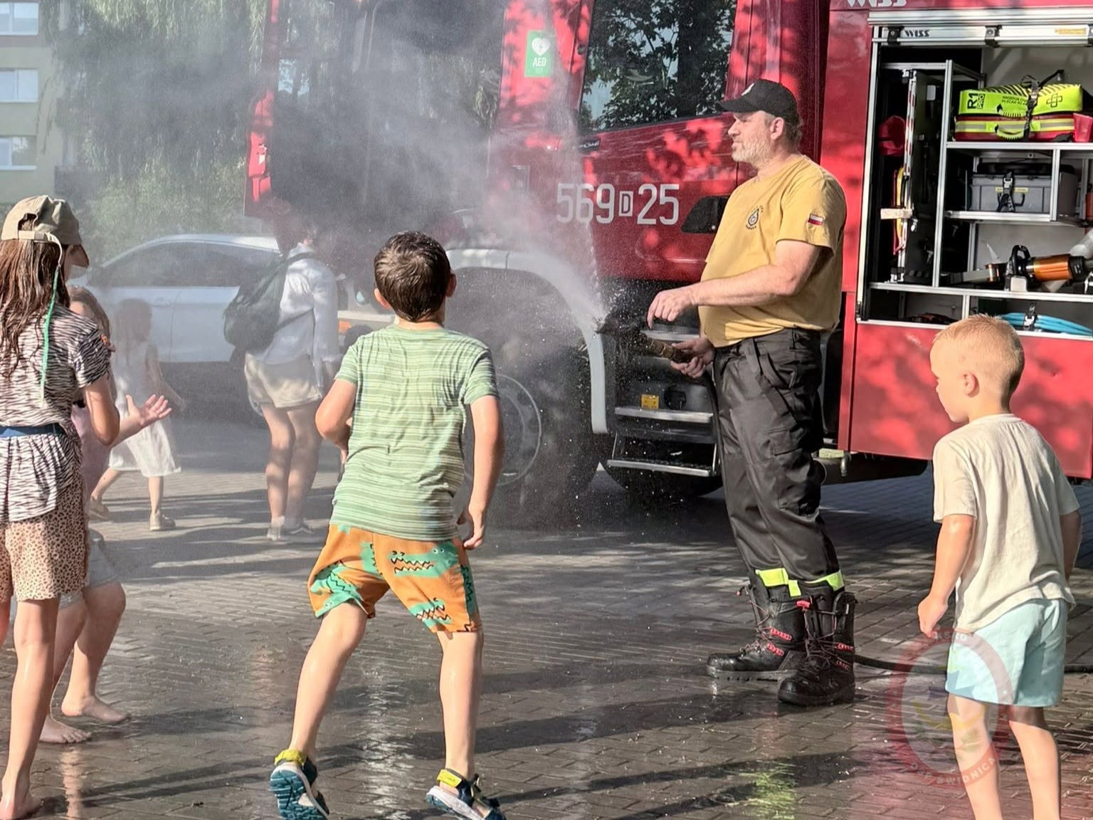 Druhowie z OSP Świdnica sprawili frajdę dzieciom z przedszkola Słoneczko [FOTO]
