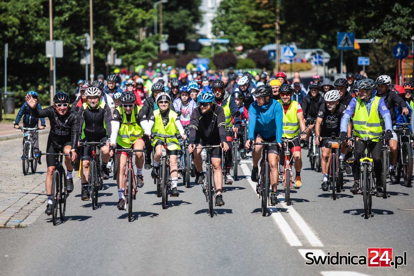 Dni Świdnicy na sportowo. Rowerzyści opanowali miasto, sportowy piknik na boiskach OSiR [FOTO/VIDEO]