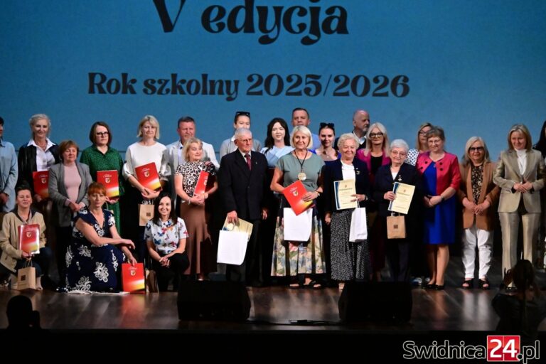 Seniorzy jak skarbnica wiedzy. Po raz piąty dzielili się doświadczeniem życiowym z uczniami [FOTO]
