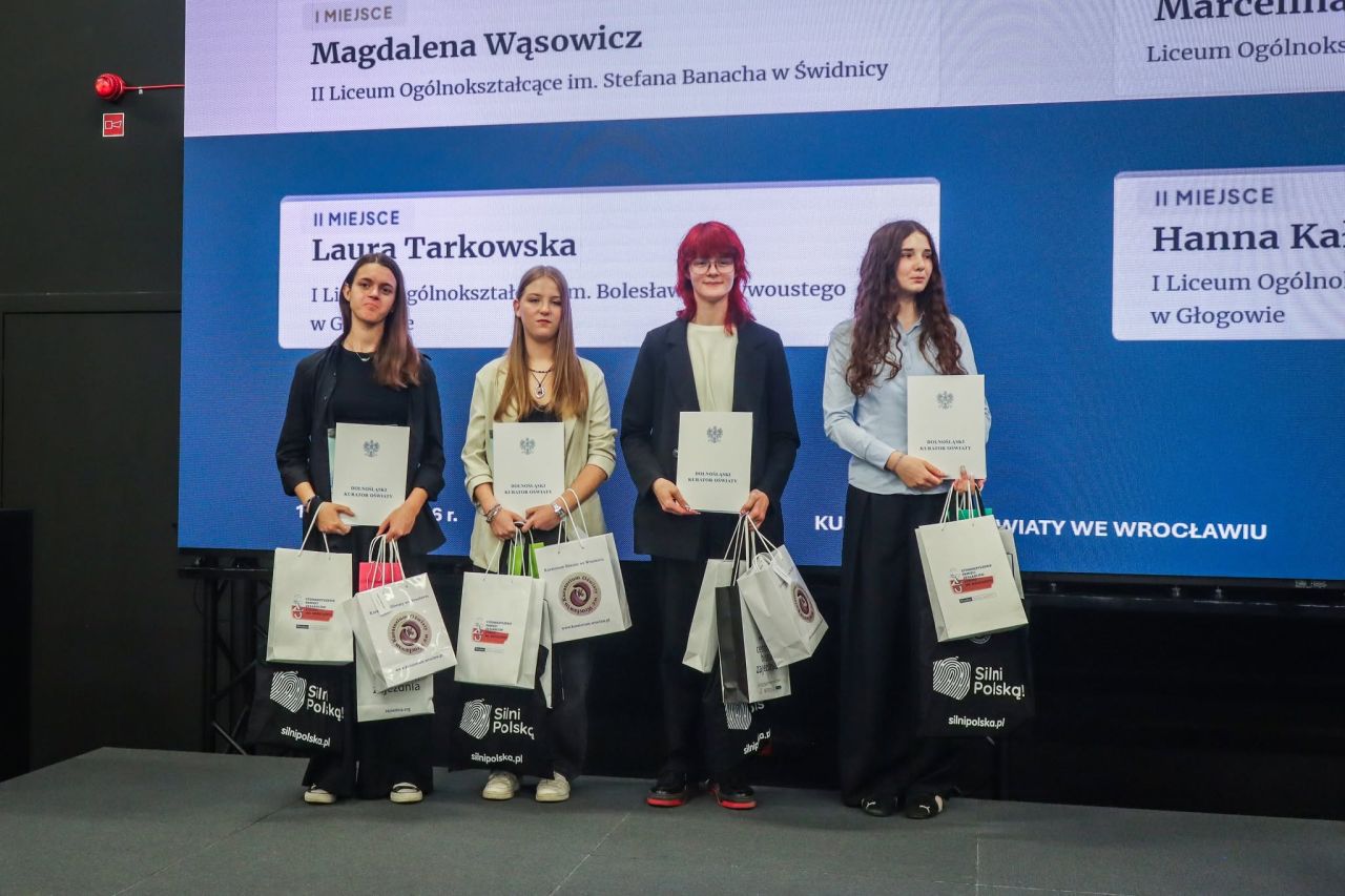 Sukces uczennicy II LO w Świdnicy w konkursie historycznym [FOTO]