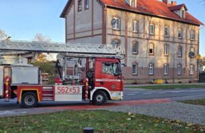 Interwencja służb w zakładzie pracy przy Alei Wojska Polskiego w Strzegomiu