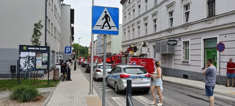 Upał powoduje cofki spalin i dymu. Strażacy od rana przyjmują zgłoszenia