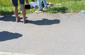 Mężczyzna zemdlał niedaleko ronda Andrzeja Wajdy. Świadkowie udzielali pomocy