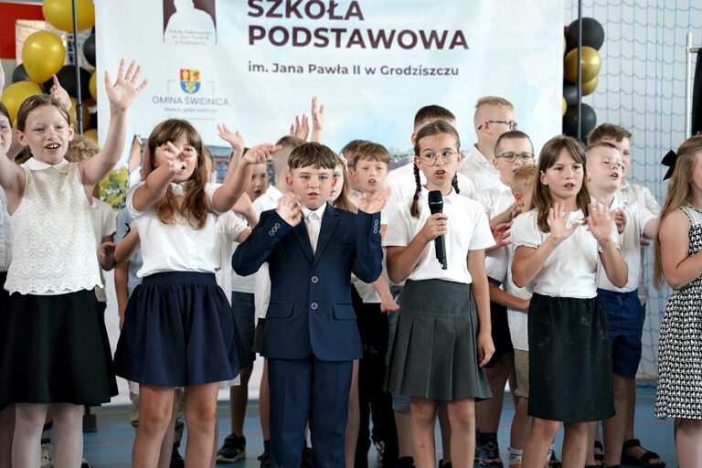 Gmina Świdnica. Uroczyście zakończono rok szkolny i pożegnano dyrektorów trzech podstawówek [FOTO]