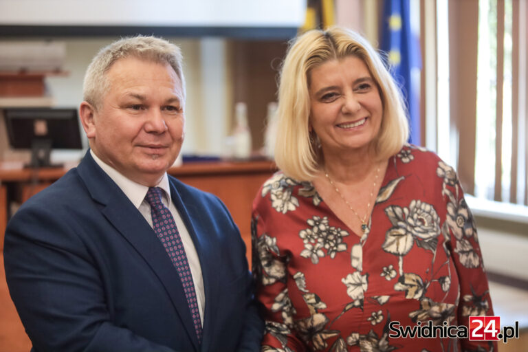Prezydent Świdnicy z absolutorium i nową koalicją. Radni apelowali o większą rozwagę finansową w kolejnych latach i mówili o braku dialogu [FOTO]
