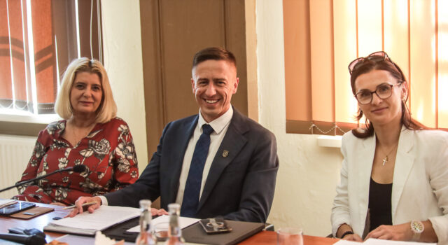 3 miliony ekstra dla świdnickich urzędników. Doszło do podwójnego opłacania za pracę z zakresu obowiązków?