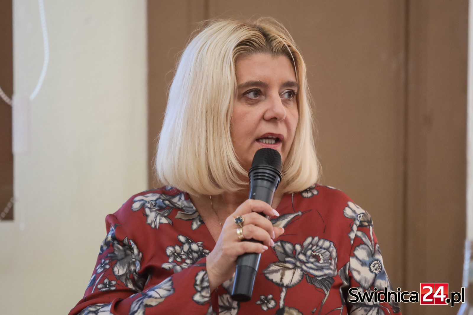 Prezydent Świdnicy z absolutorium i nową koalicją. Niezależna radna zaapelowała o większą rozwagę finansową w kolejnych latach [FOTO]