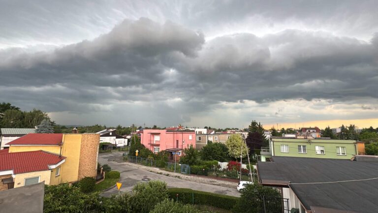 Upał, a później burze. Alert drugiego stopnia dla całej Polski
