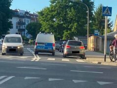 Na sygnałach i nieoznakowane radiowozy na ul. Mieszka w Świdnicy