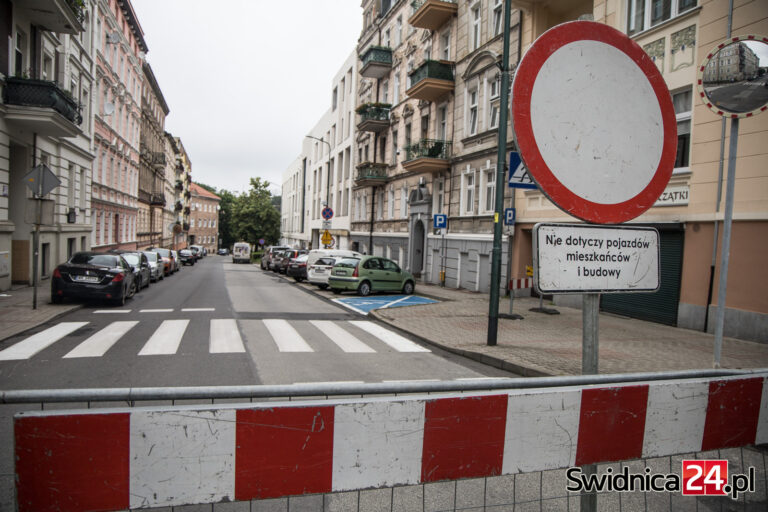 Odcinek ulicy Księcia Bolka Świdnickiego zamknięty dla ruchu. Wyznaczono objazdy [FOTO]