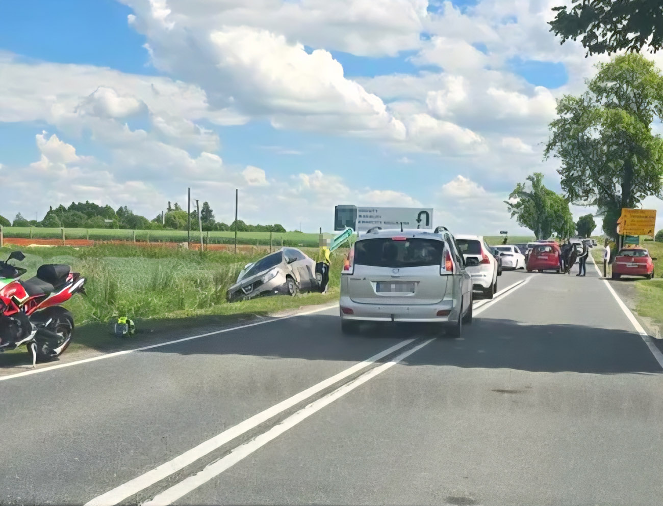 Kierowca zasłabł, doszło do zderzenia [FOTO]