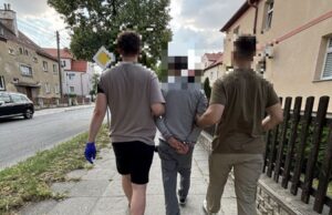 84-latka prawie straciła 40 tysięcy złotych. „Odbierak” zatrzymany po pościgu
