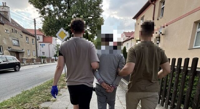 84-latka prawie straciła 40 tysięcy złotych. „Odbierak” zatrzymany po pościgu