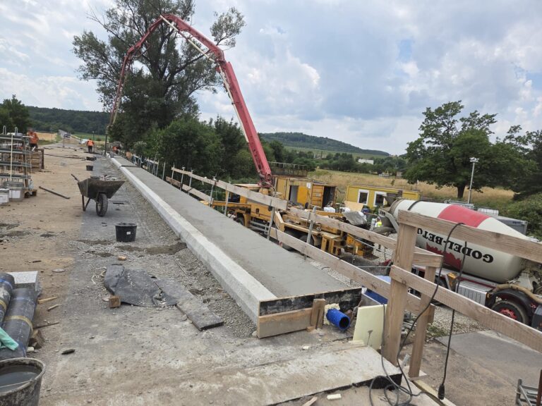 Trwa remont mostu na „trzydziestce czwórce”. Kierowcy muszą jeszcze uzbroić się w cierpliwość [FOTO]