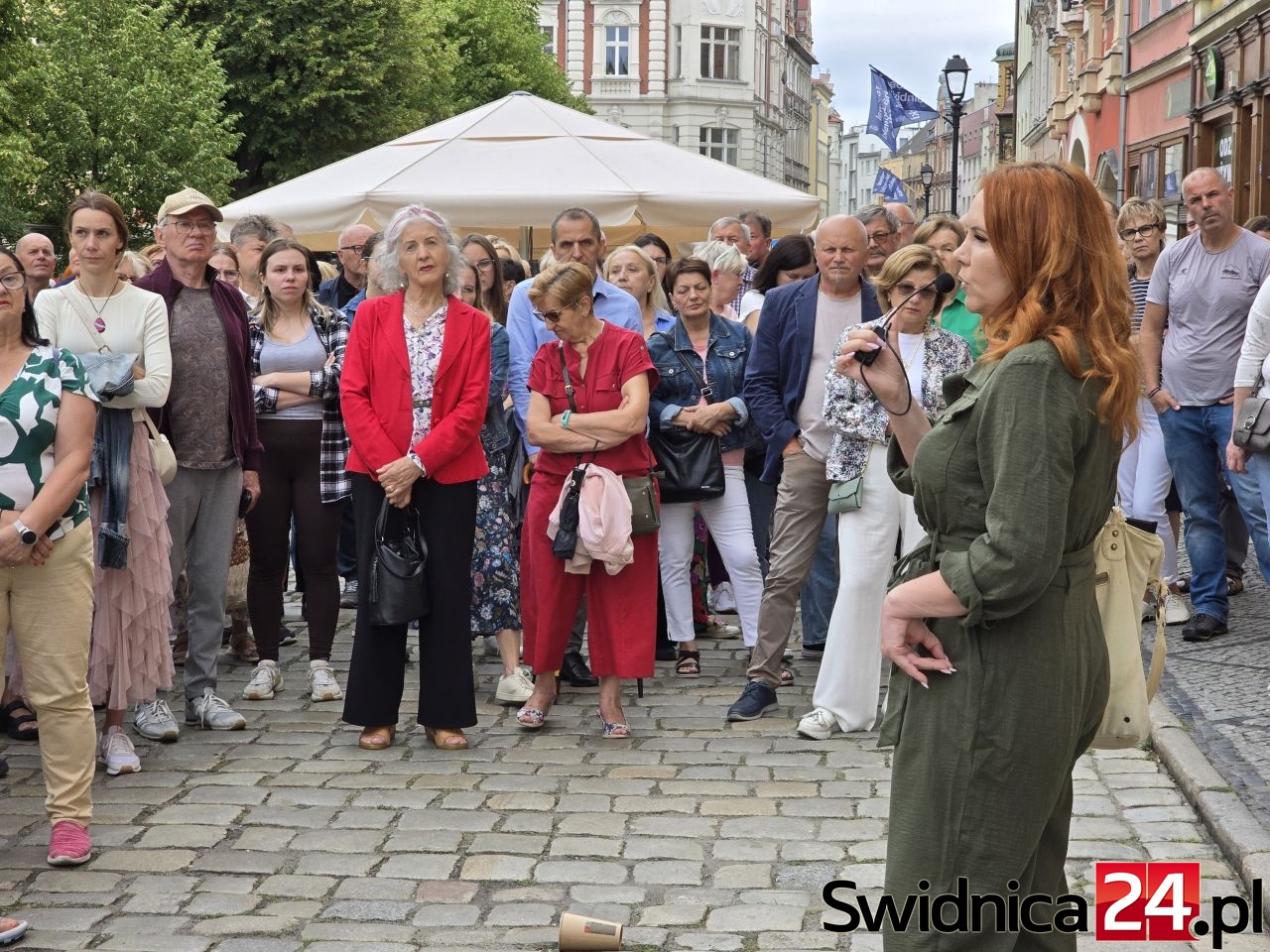 Odkrywali pożydowskie dziedzictwo Świdnicy. Tłumy na inauguracji cyklu spacerów z historią [FOTO]