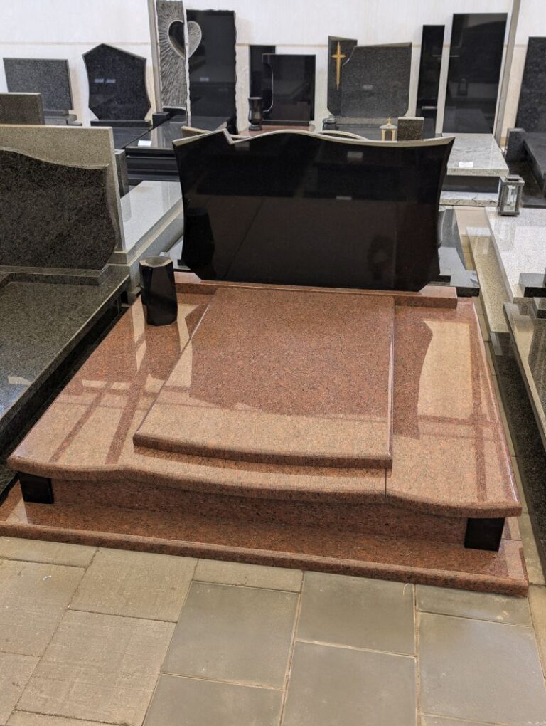 Granit spod Strzegomia stoi na cmentarzach całej Polski. Co warto wiedzieć o kamieniu z sąsiedztwa?
