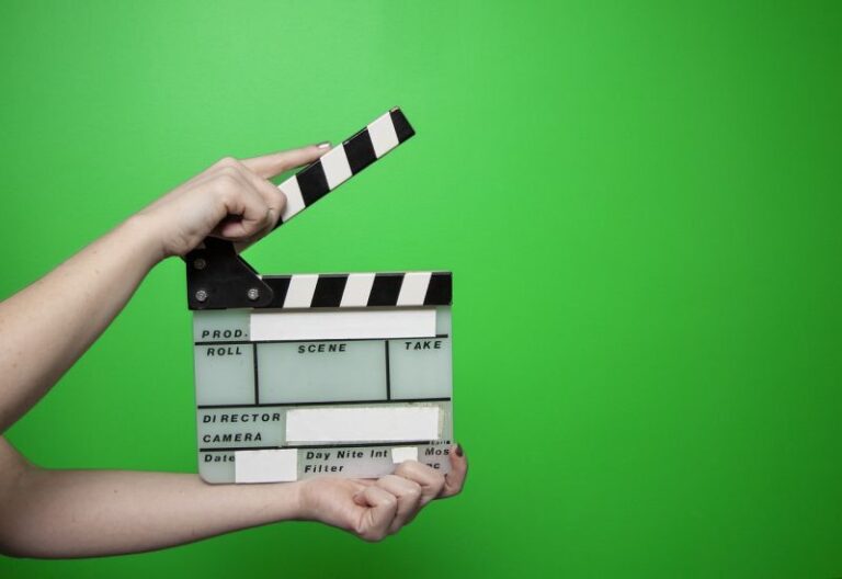 Green screen w produkcji wideo firmowego – kiedy warto go zastosować