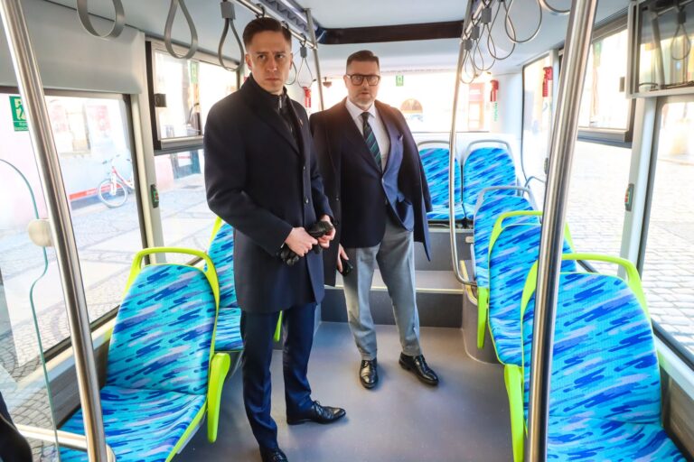 Koniec połączeń autobusowych do Wrocławia. Samorząd „pomógł organizacyjnie”, dalszego wsparcia nie było