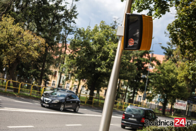Noga z gazu! Świdnicki fotoradar wśród najczęściej wykonujących zdjęcia w Polsce