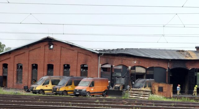 Powiat wyłoży 750 tysięcy na nowe pojazdy, spalona hala zostanie odbudowana