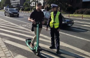 Aż 660 wykroczeń w jeden dzień. Policjanci na Dolnym Śląsku kontrolowali elektryczne hulajnogi i rowery