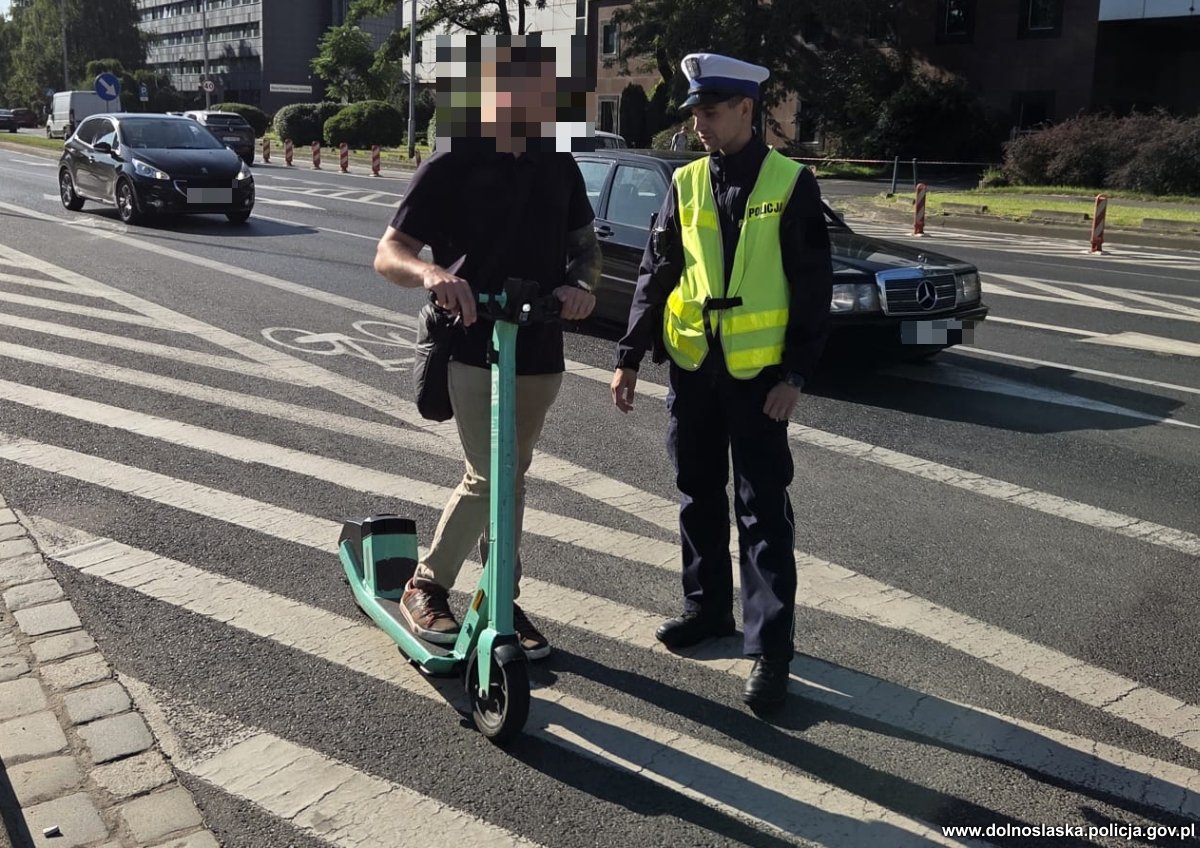 Aż 660 wykroczeń w jeden dzień. Policjanci na Dolnym Śląsku kontrolowali elektryczne hulajnogi i rowery