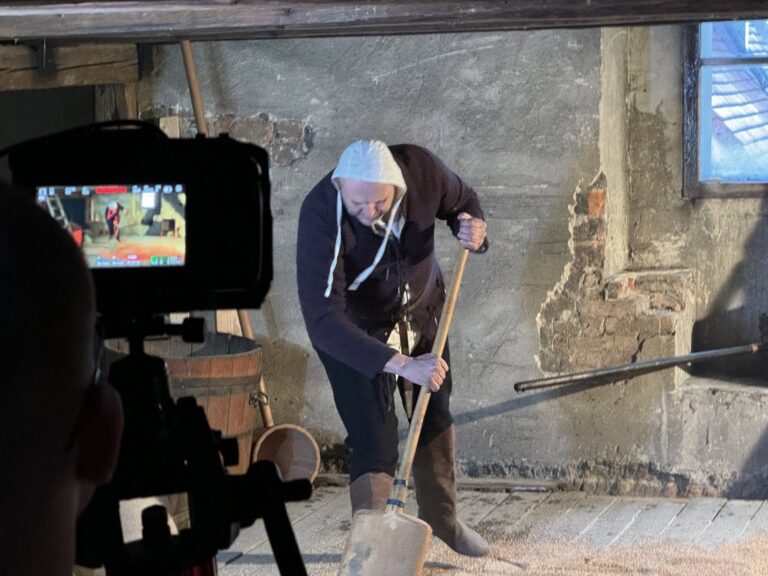 ​Pracownicy i rekonstruktorzy na planie filmowym. Tak rodzi się Muzeum Piwowarstwa w Świdnicy [FOTO]