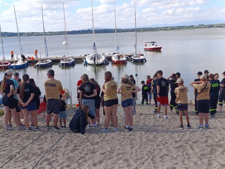 Młodzi adepci pożarnictwa szkolili się nad wodą [FOTO]
