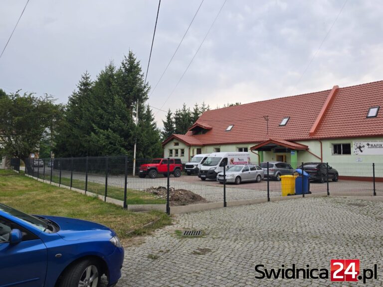 Sąsiad podzielił przejazd na pół, miasto alternatywnego dojazdu nie wybuduje