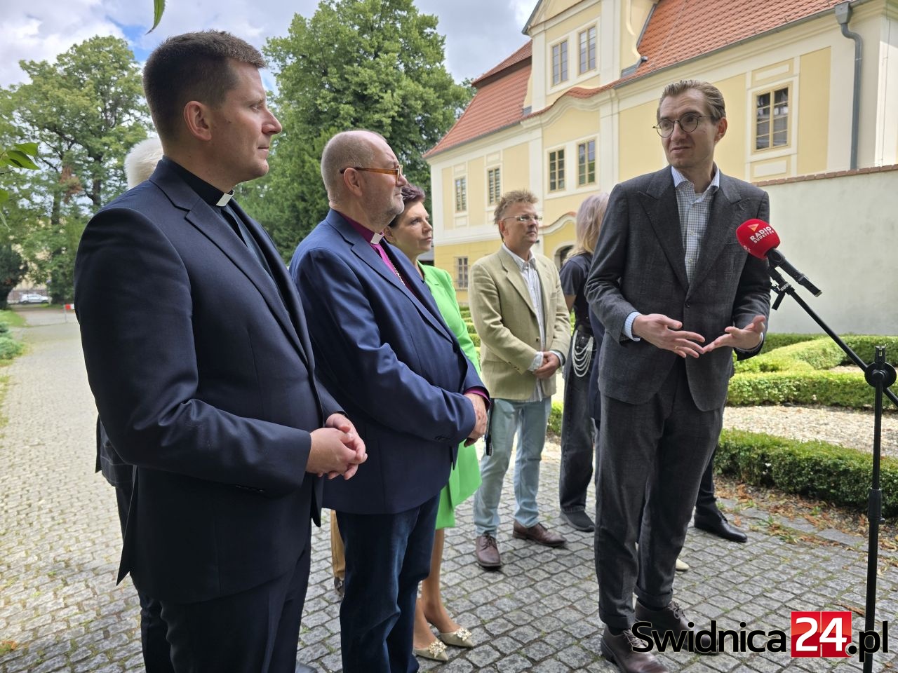 Kolejne miliony na zabytki i rozwój regionu? Wiceminister Jan Szyszko z wizytą w Kościele Pokoju [FOTO]