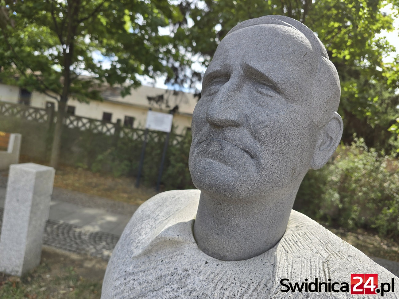 Himilsbach zostaje w Strzegomiu. Czwartkowy wernisaż przypieczętuje los rzeźby [FOTO]