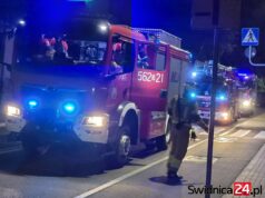 Wyczuwalny zapach gazu na ulicy Kościuszki w Strzegomiu. Na miejsce skierowano cztery zastępy straży pożarnej