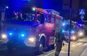 Wyczuwalny zapach gazu na ulicy Kościuszki w Strzegomiu. Na miejsce skierowano cztery zastępy straży pożarnej