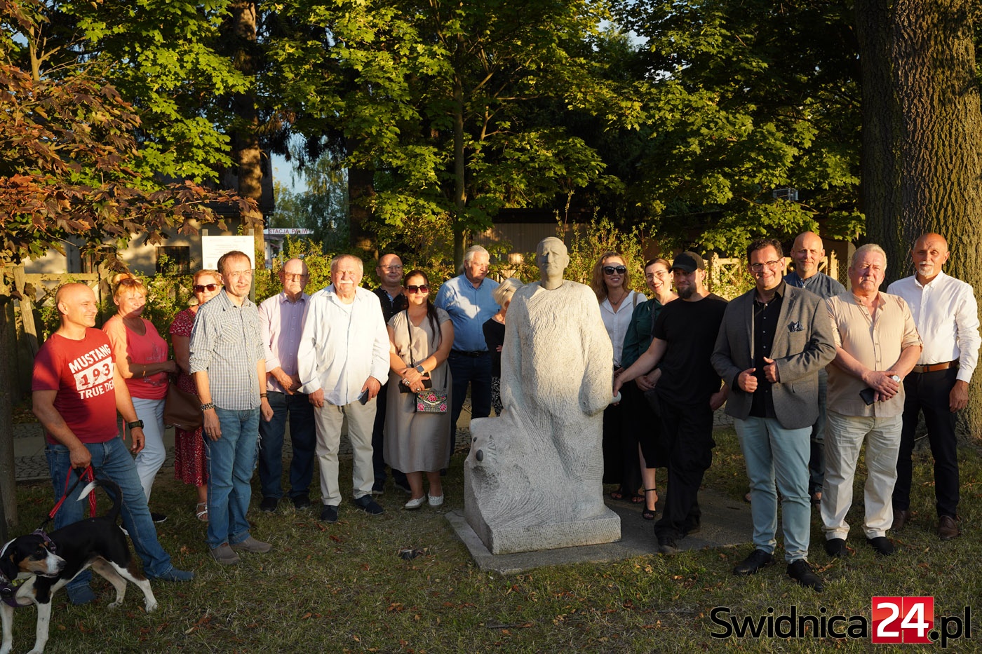 Himilsbach zostaje w Strzegomiu. Czwartkowy wernisaż przypieczętował los rzeźby [FOTO]