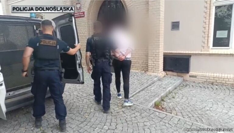 Zatargi kibiców, usiłowanie rozboju na dworcu w Jaworzynie Śląskiej [FOTO]