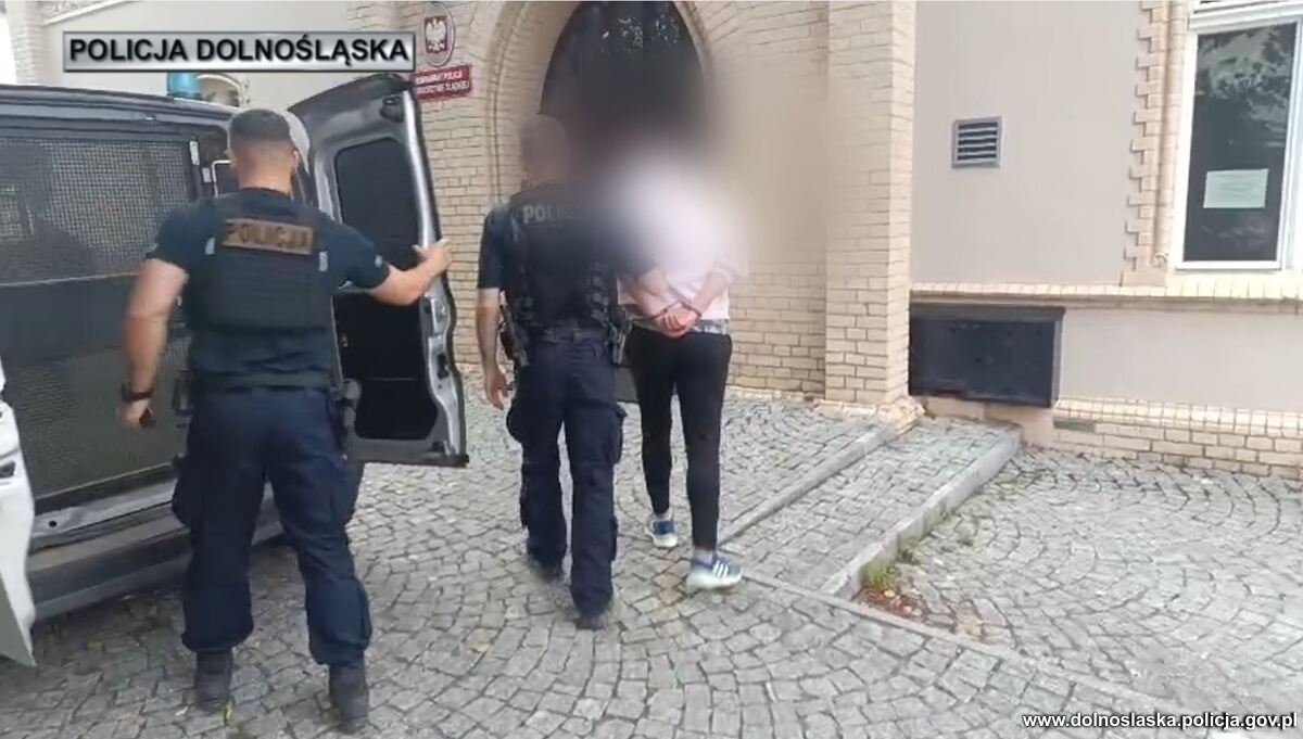 Zatargi kibiców, usiłowanie rozboju na dworcu w Jaworzynie Śląskiej [FOTO]