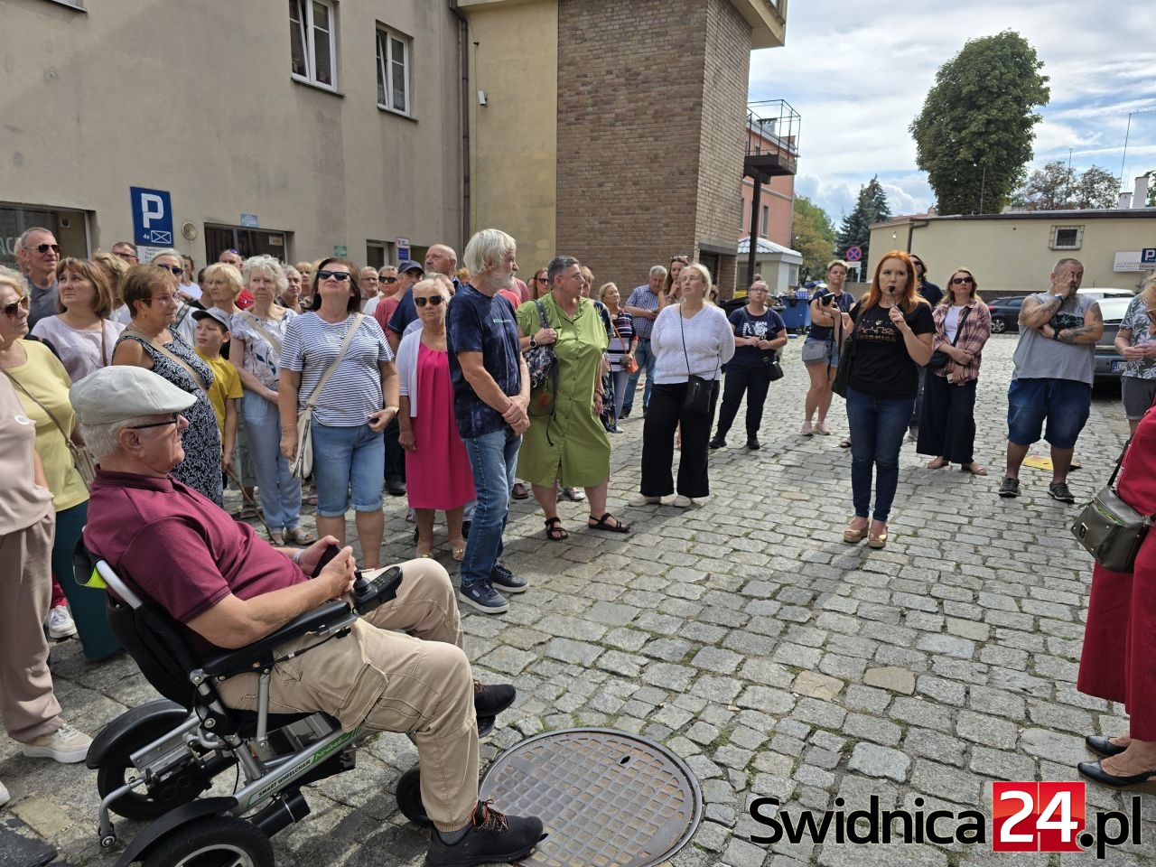 Śladem lupanarów, stosów i katów. Świdniczanie tłumnie przybyli na kolejny Spacer z Historią [FOTO]