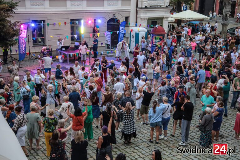 Rynek znów wypełni się muzyką, tańcem i dobrą energią. Nadciąga trzecia Świdnicka Potańcówka